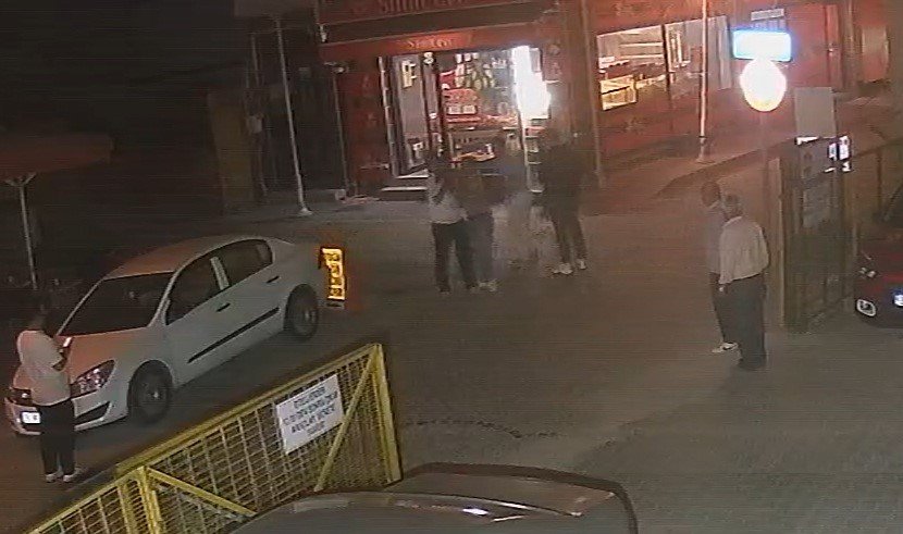Kavgada Boynu Kesilen Kişi 10 Dakikada Hastaneye Yetiştirildi: Operasyon Sonrası Hayata Tutundu