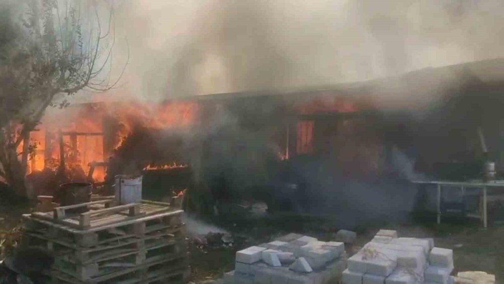 Bağ Evi Alev Alev Yandı