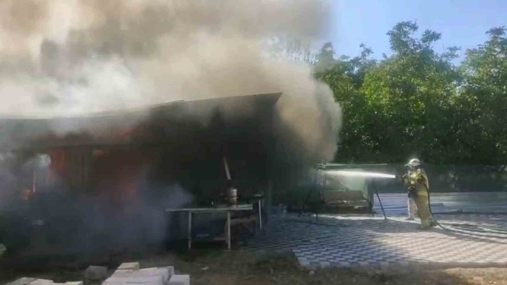 Bağ Evi Alev Alev Yandı
