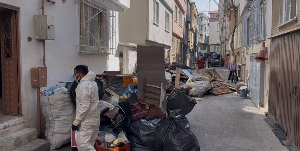 Çöp Evde Adım Atacak Yer Bulunamadı
