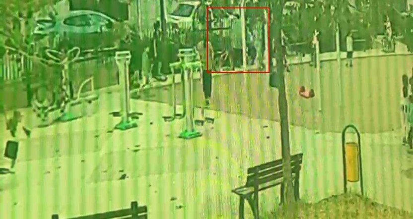 Parkta Oynayan Çocuğa Yorgun Mermi İsabet Etti