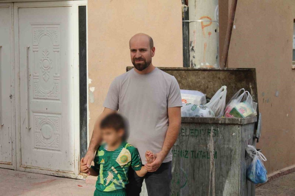 6 Yaşındaki Çocuk Altın Dolu Kutuyu Sokağa Attı, Bulan Kadın Kayıplara Karıştı