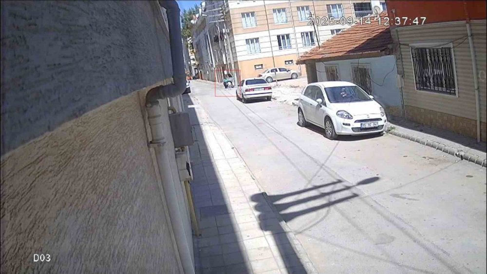 6 Yaşındaki Çocuk Altın Dolu Kutuyu Sokağa Attı, Bulan Kadın Kayıplara Karıştı