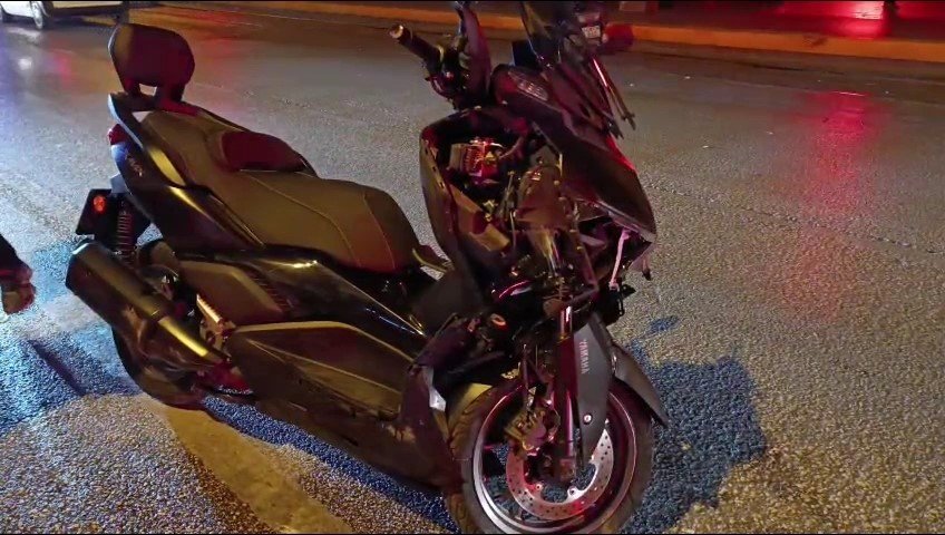 Drift Yapan Araç İle Motosiklet Çarpıştı, Kaza Kameralara Saniye Saniye Yansıdı
