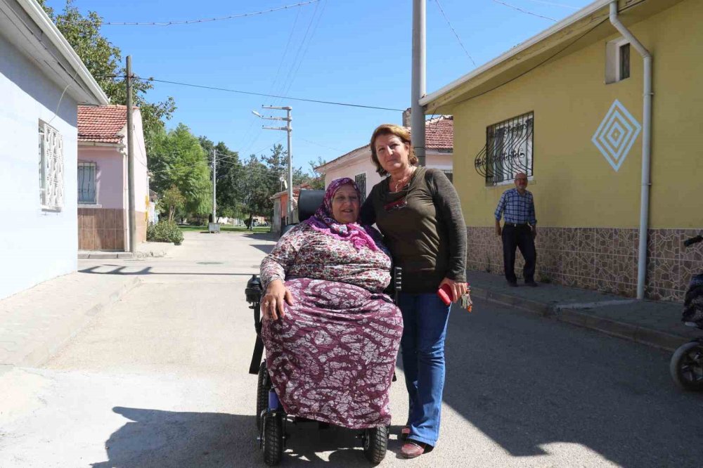 Kırılan Tekerlekli Sandalyesinin Yenisini Polis Alıp Hediye Etti