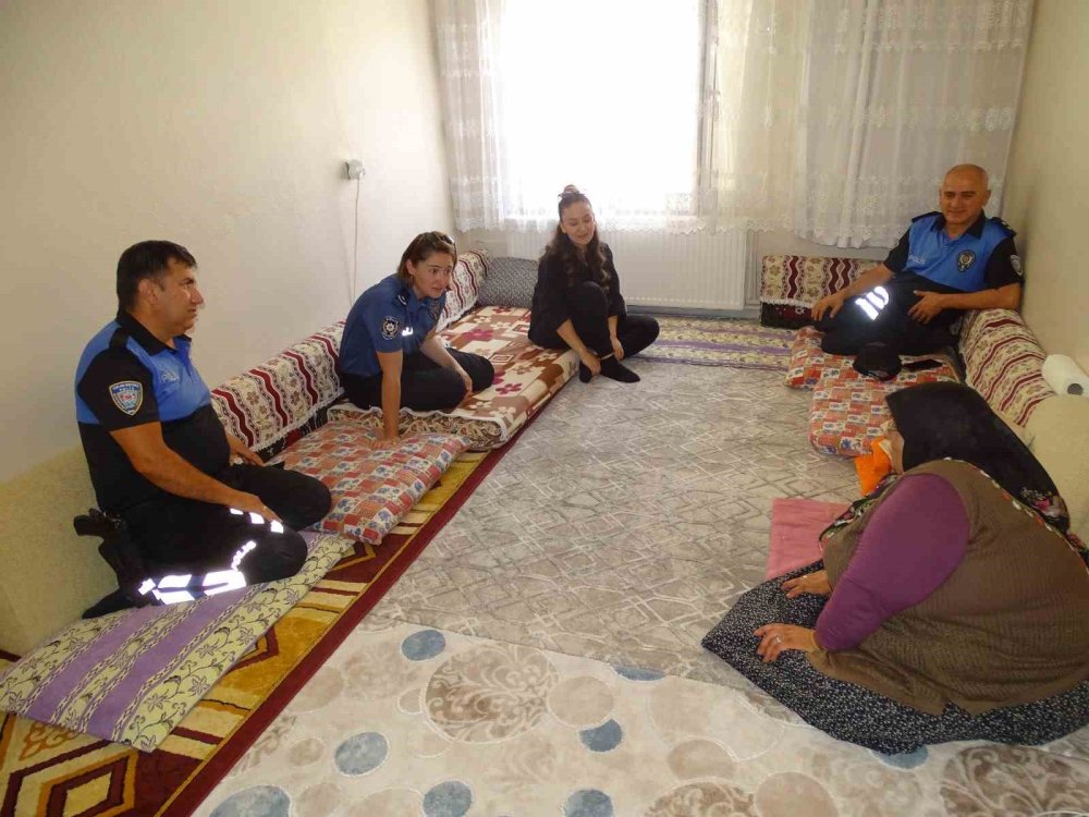 Kırılan Tekerlekli Sandalyesinin Yenisini Polis Alıp Hediye Etti