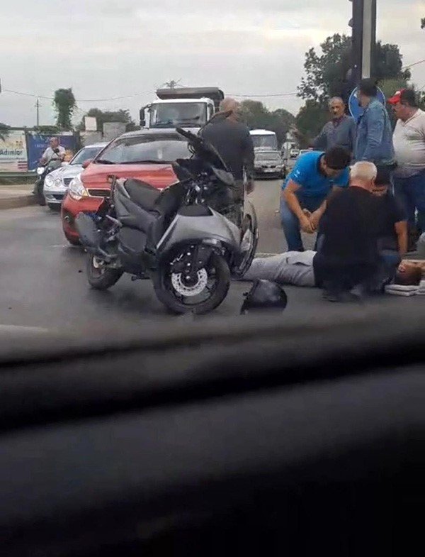 Kırmızı Işıkta Geçtiği İleri Sürülen Motosiklet Başka Bir Motosikletle Çarpıştı: 1 Yaralı
