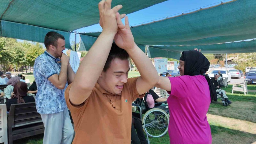 Özel Çocuklar Ve Aileleri Piknikte Buluştu