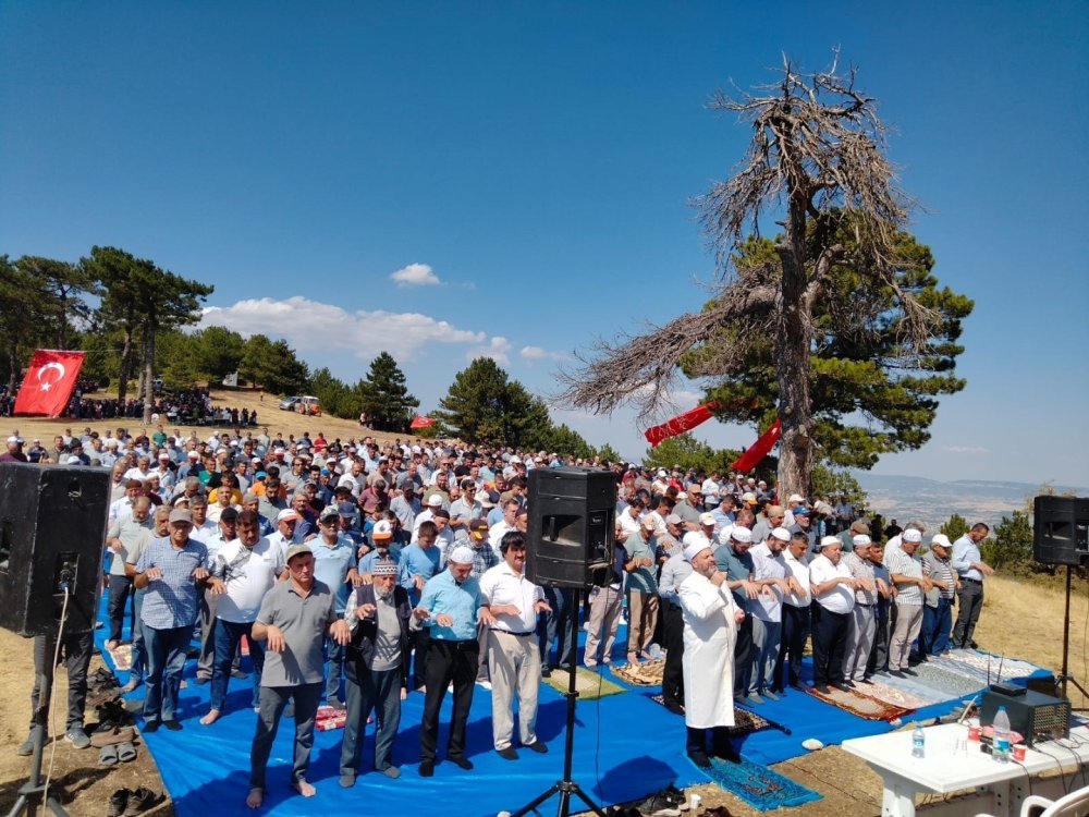 Vatandaşlar Berekete Dualarla Çağrı Yaptı