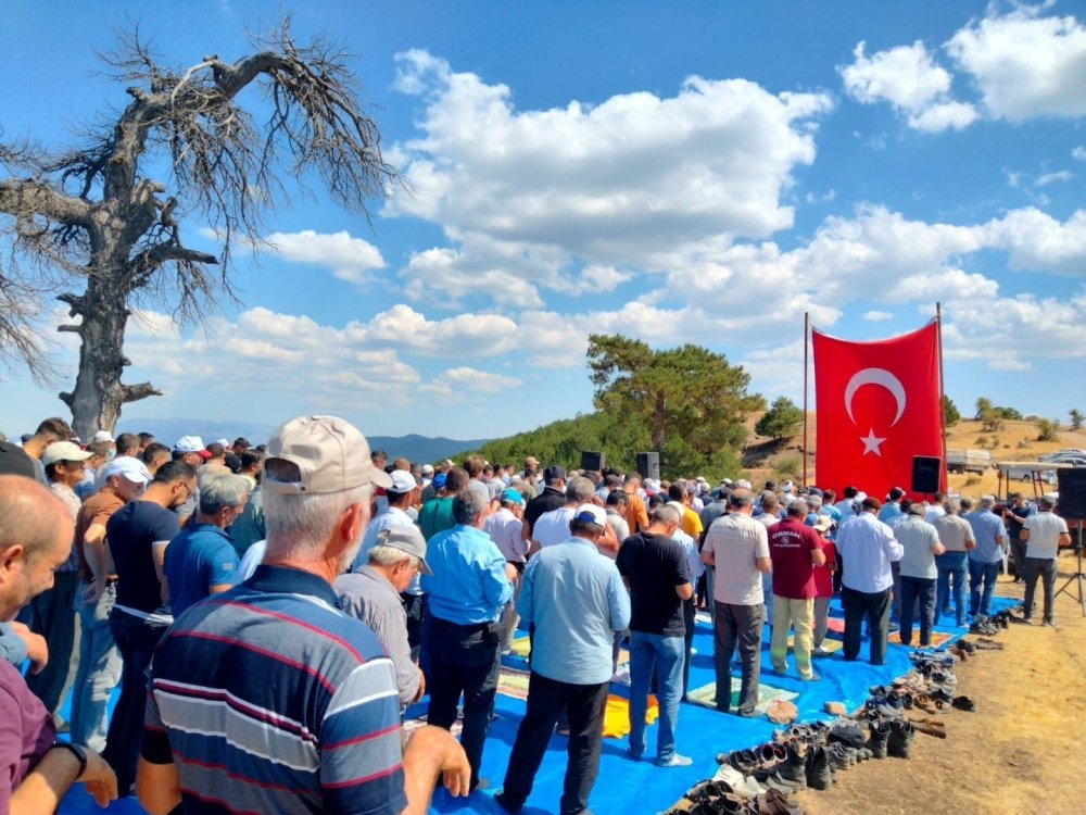 Vatandaşlar Berekete Dualarla Çağrı Yaptı