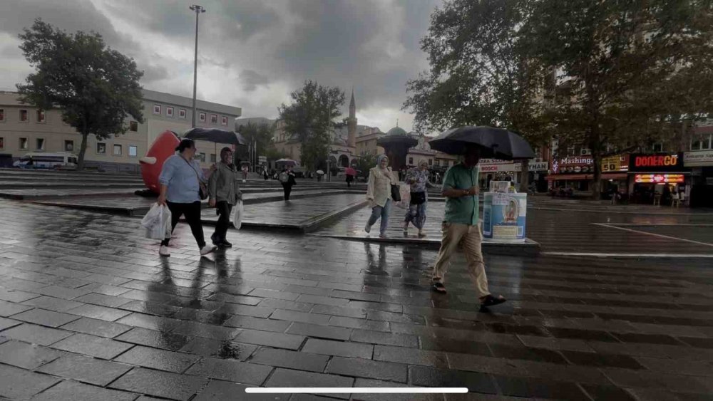 Vatandaşlar Yağmura Hazırlıksız Yakalandı