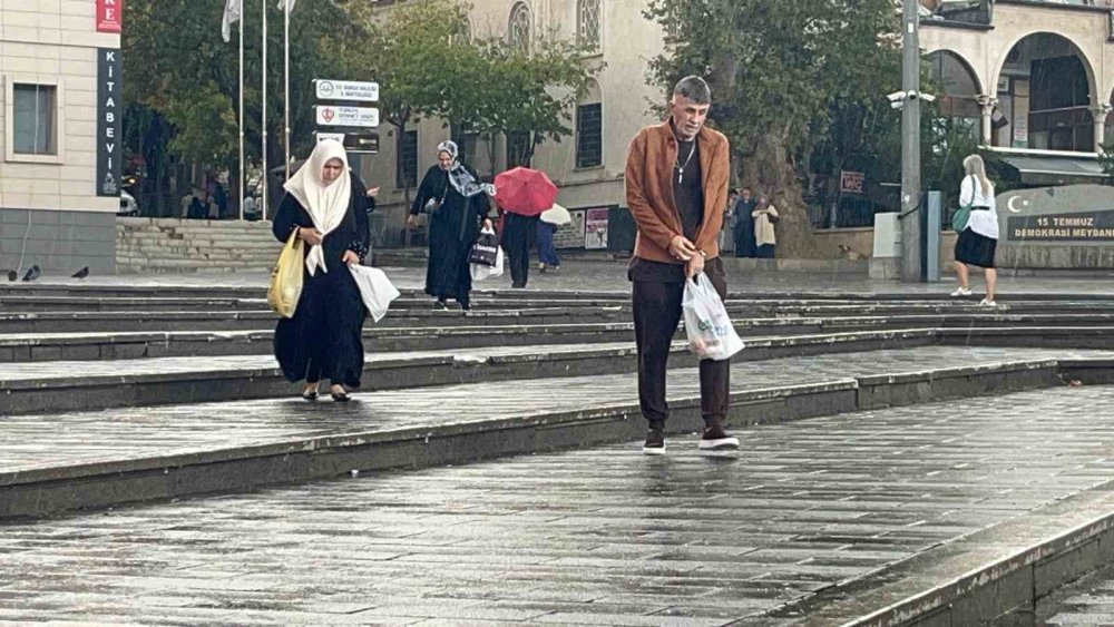 Vatandaşlar Yağmura Hazırlıksız Yakalandı