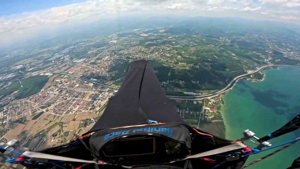 112 Kilometreyi Paraşütle Uçtu