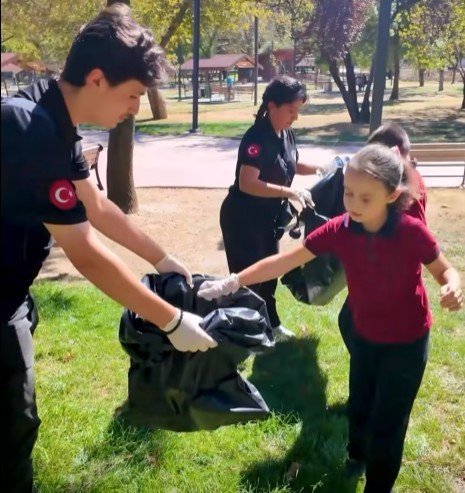 Çöp Toplama Etkinliği Düzenlendi