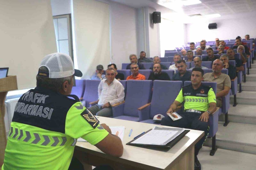 Jandarmadan 71 Okul Servis Şoförü Ve Rehber Personele Eğitim