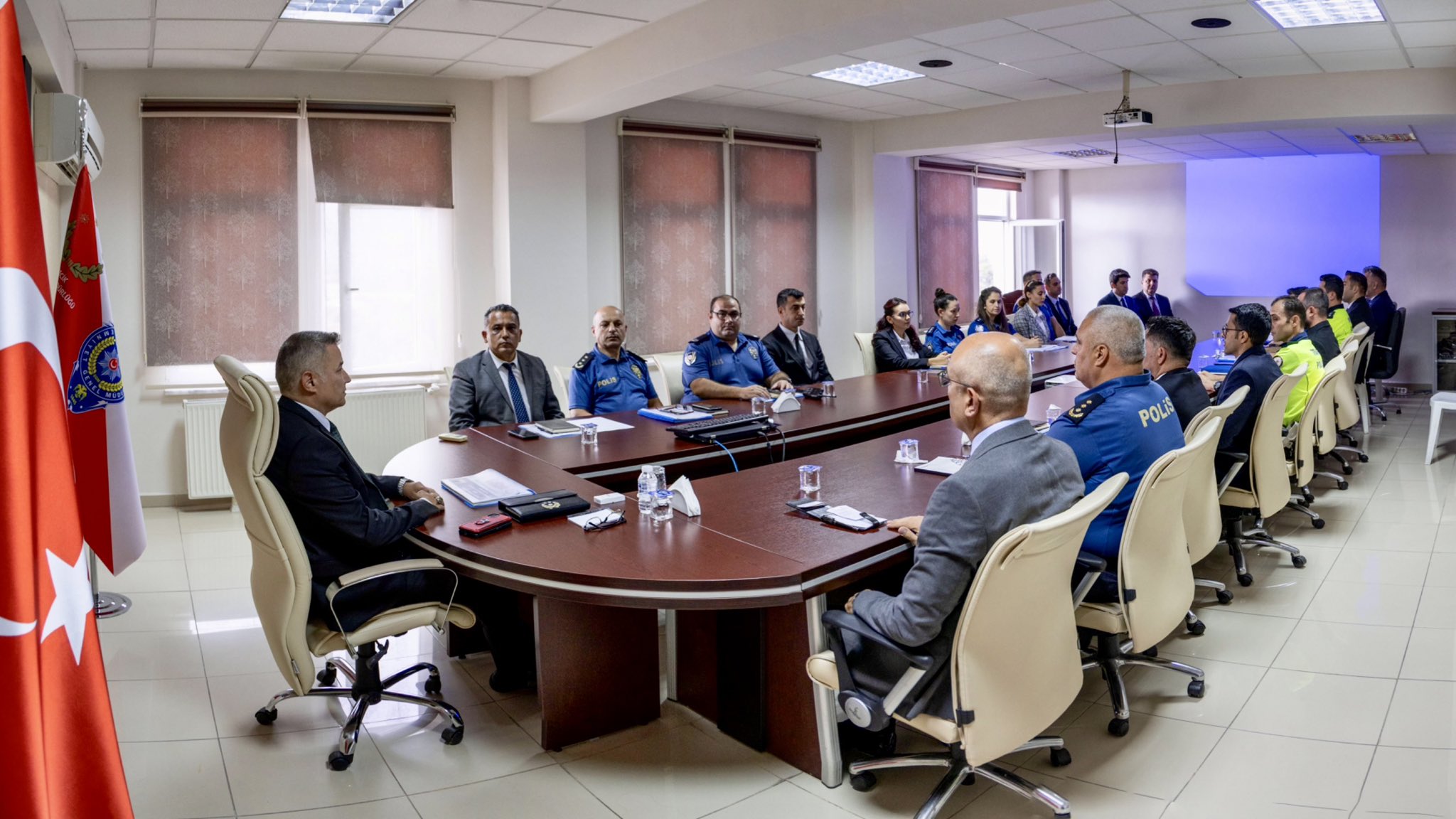 mudur-sener-brifing-aldi.jpg