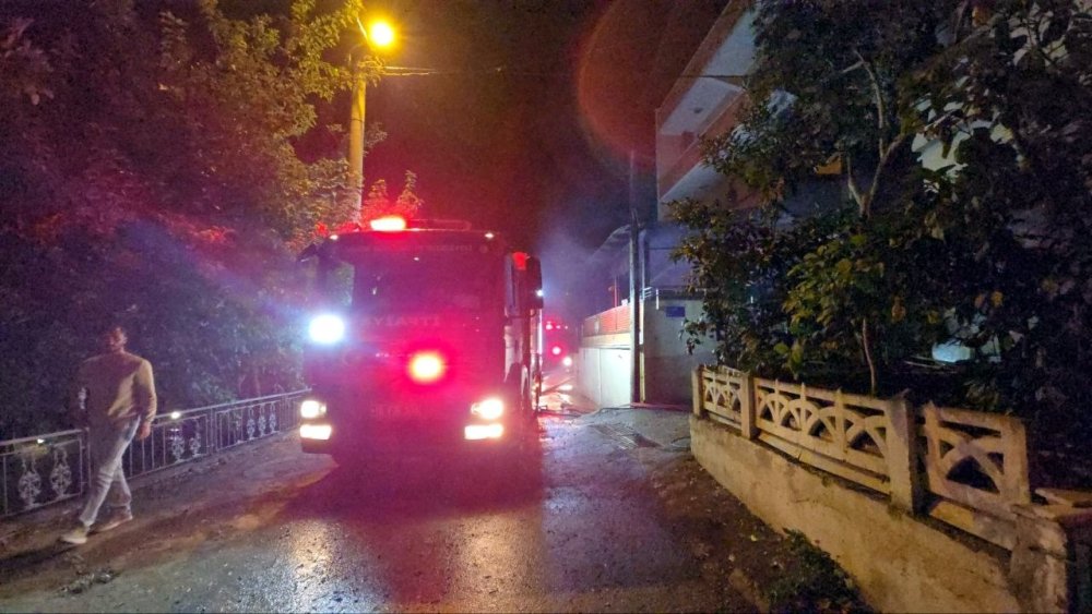 Üç Katlı Binada Yangın Çıktı