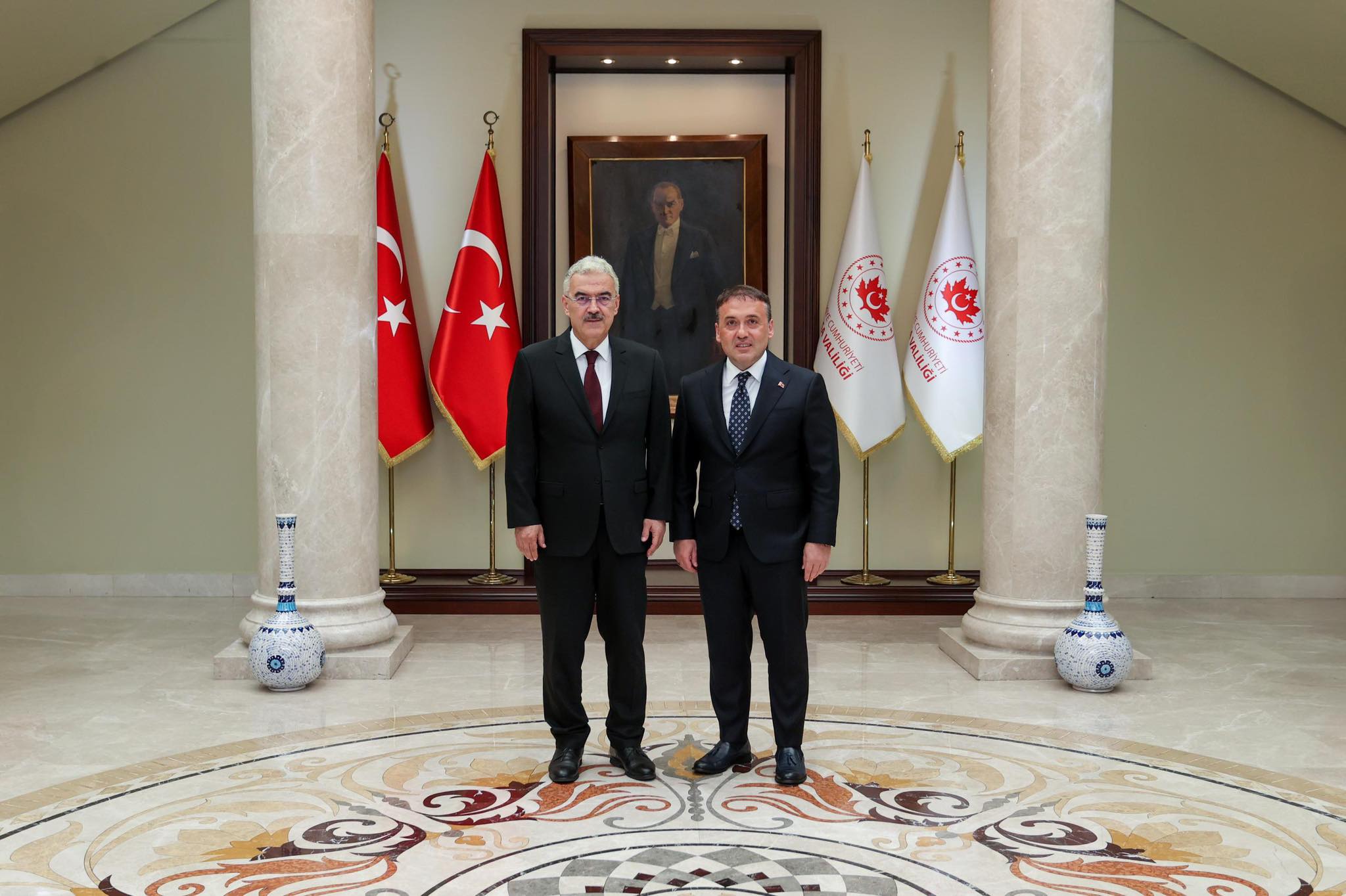 vali-sozerden-vali-ayyildiza-ziyaret.jpg