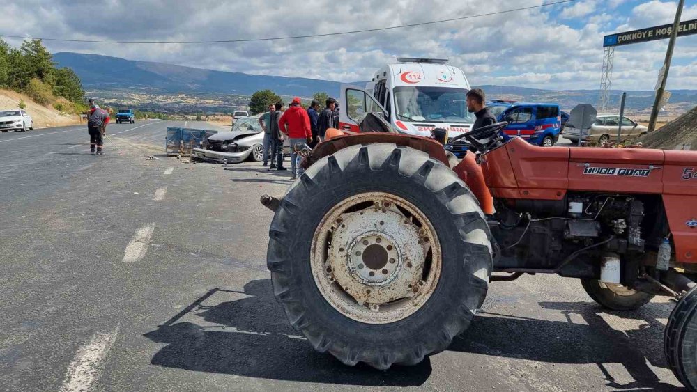 Yaşanan Trafik Kazasında 2 Kişi Yaralandı