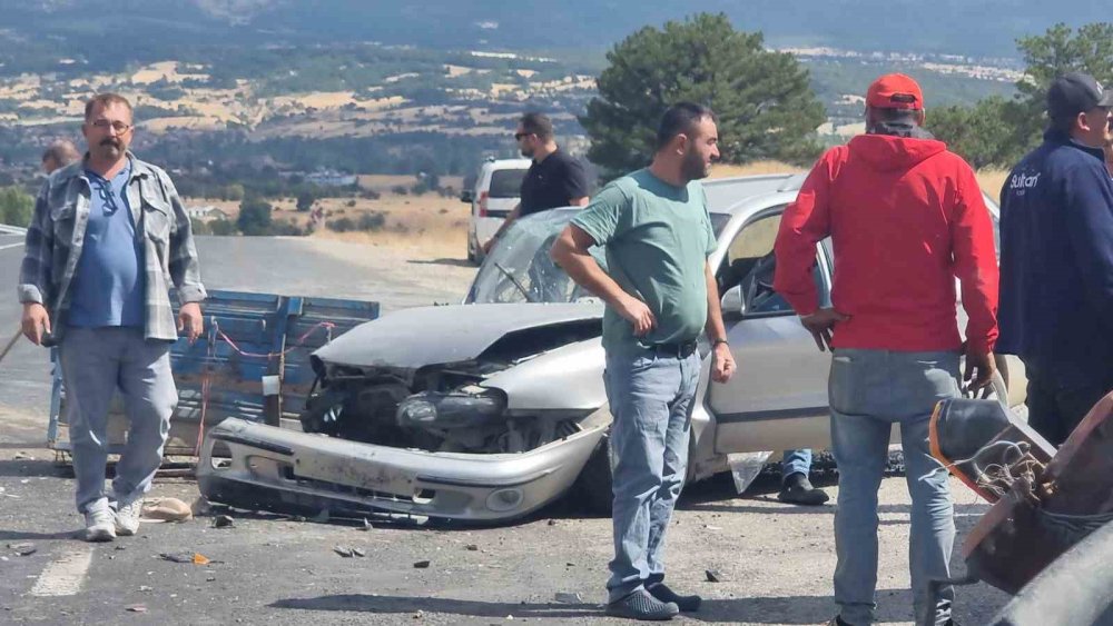 Yaşanan Trafik Kazasında 2 Kişi Yaralandı