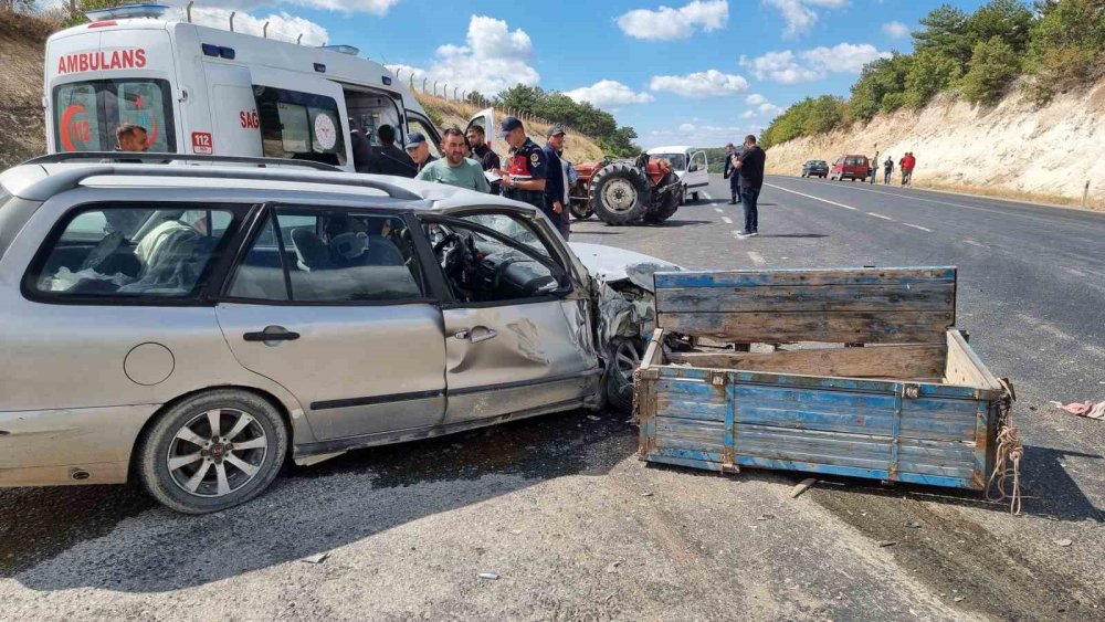Yaşanan Trafik Kazasında 2 Kişi Yaralandı