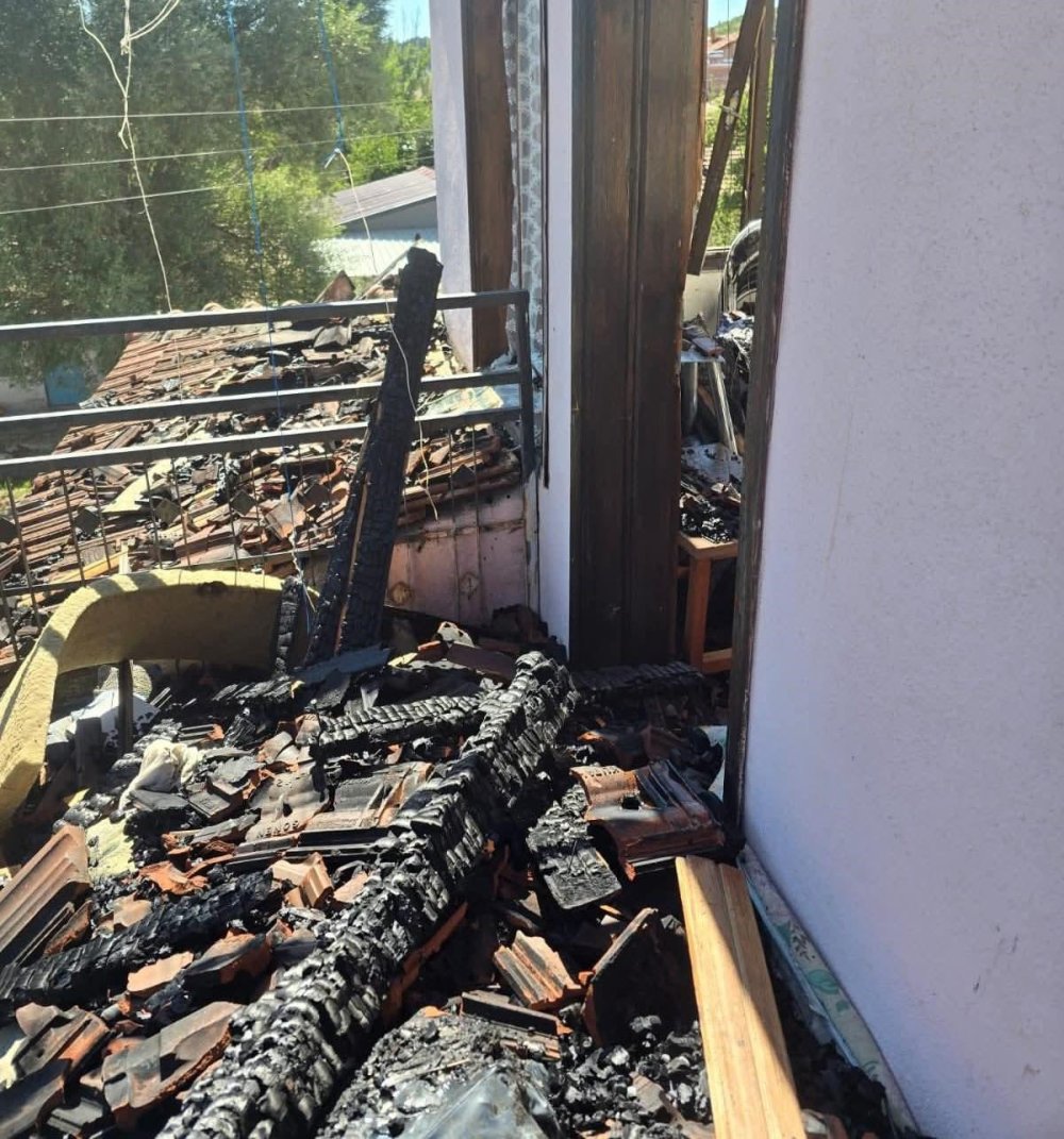 Evin Terasına Gözleme Yapmak İçin Yakılan Ateş Yangına Sebep Oldu