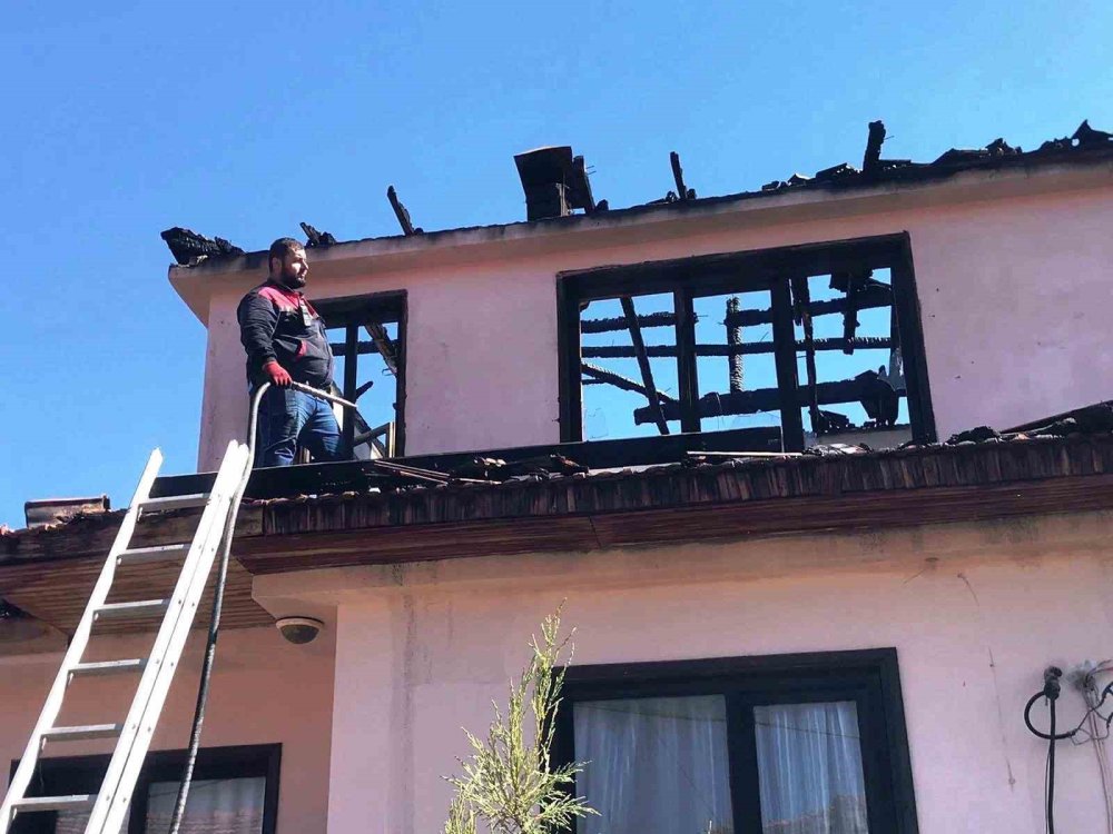 Evin Terasına Gözleme Yapmak İçin Yakılan Ateş Yangına Sebep Oldu