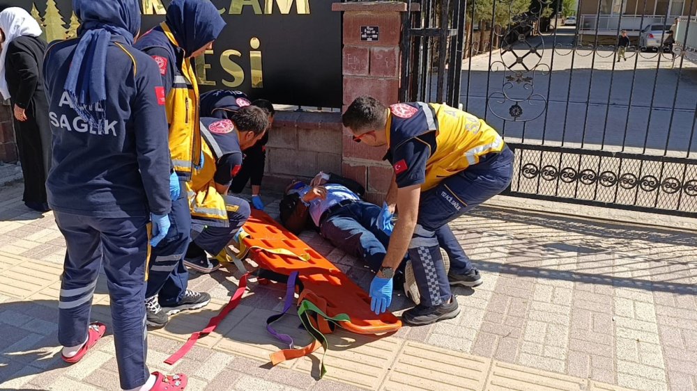 Hafif Ticari Araçla Otomobil Çarpıştı