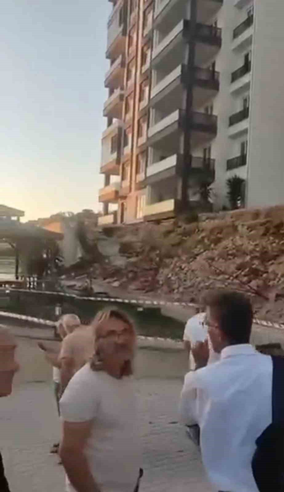 Yeni Sitenin İstinat Duvarı Çöktü