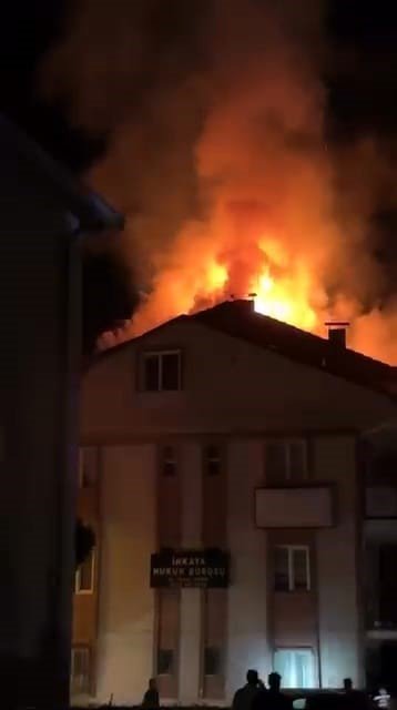 Çatı Katında Çıkan Yangın Korkuttu