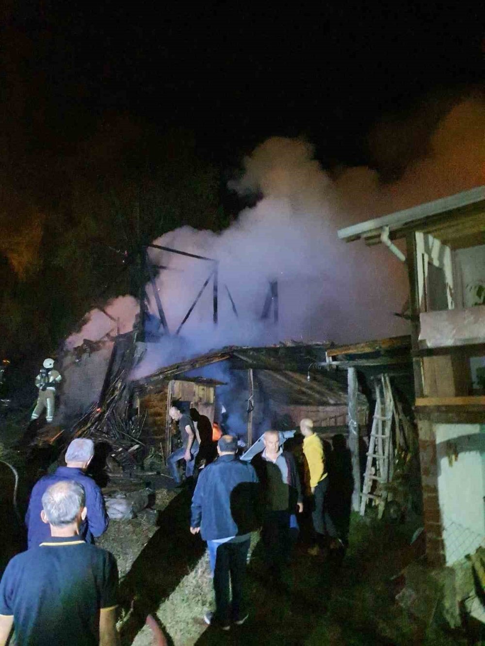 Çıkan Yangında Samanlık Kullanılamaz Hale Geldi
