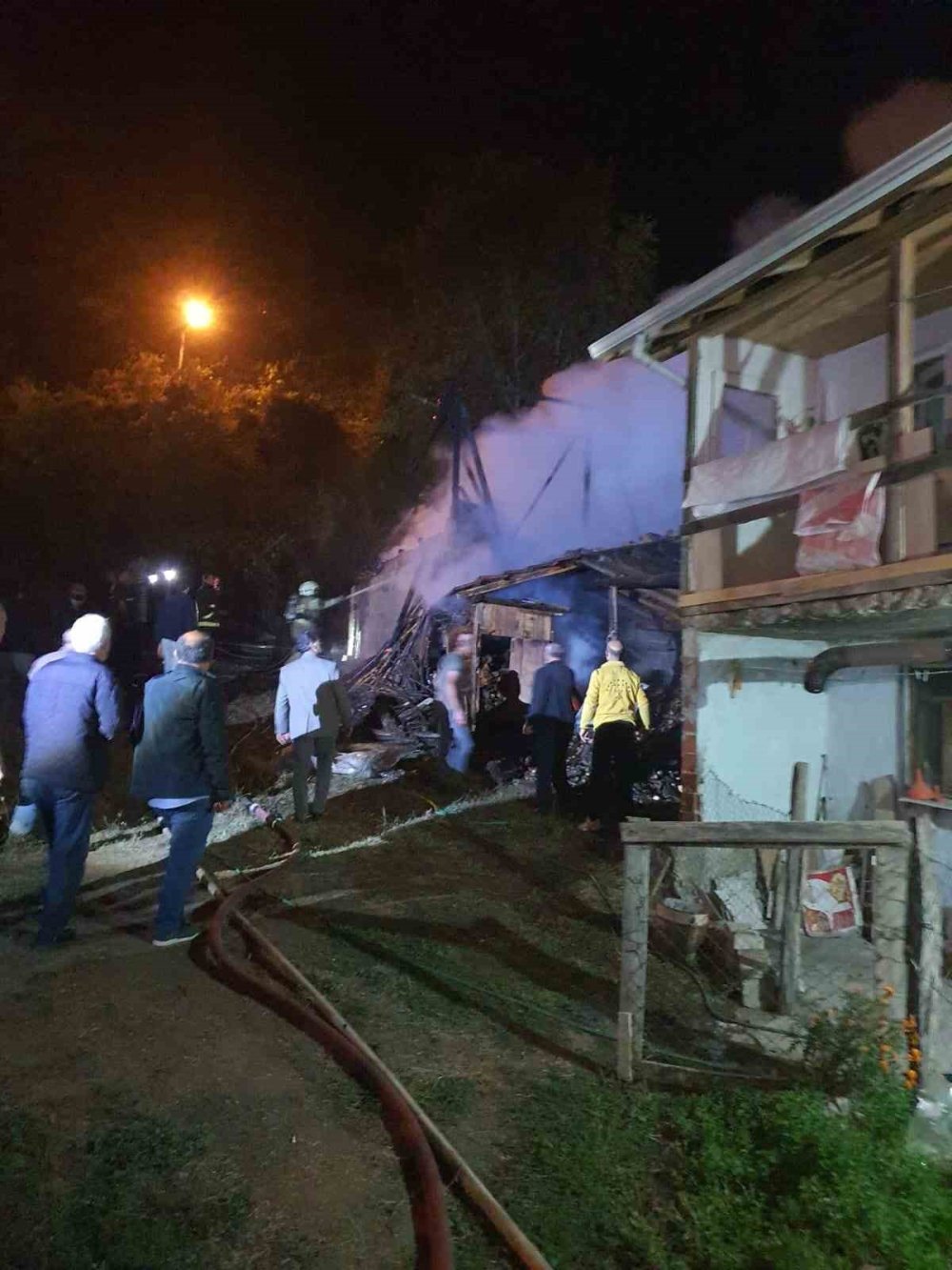 Çıkan Yangında Samanlık Kullanılamaz Hale Geldi