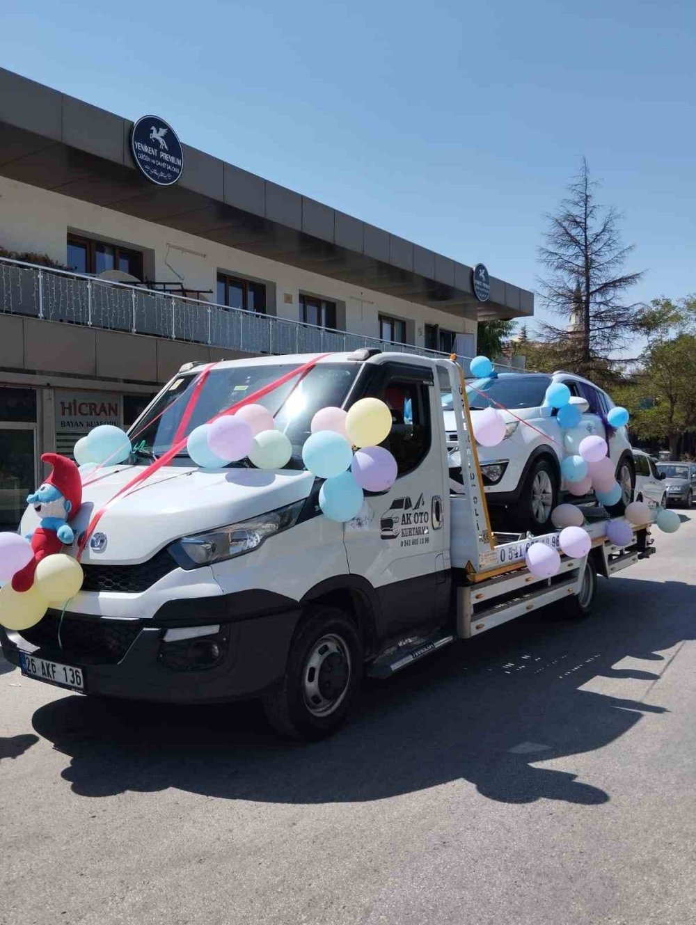 Çalışır Durumdaki Sünnet Aracını Farklılık Olsun Diye Çekici İle Taşıdılar