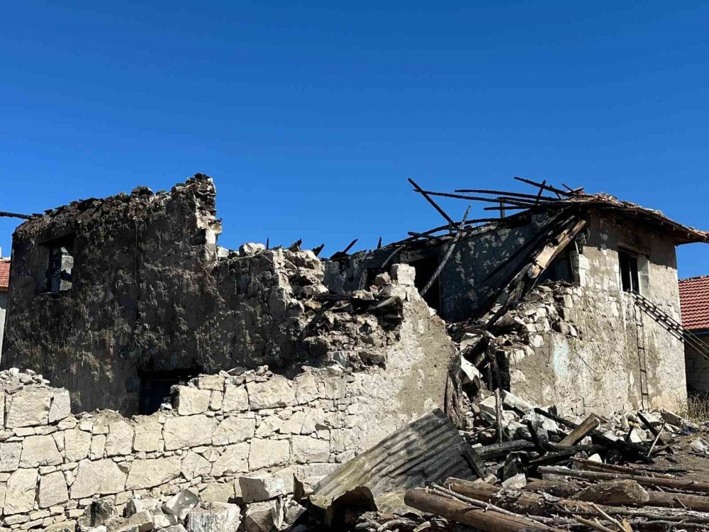 İl Genel Meclisinden Evi Yanan Köy Muhtarına "Geçmiş Olsun" Ziyareti