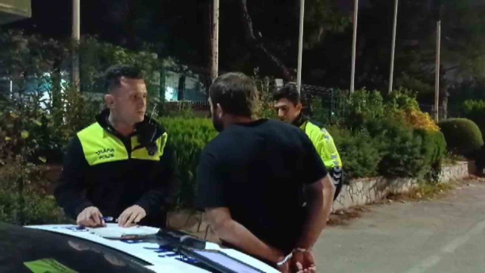 Aranması Olan Şüpheli Polis Uygulamasında Kardeşinin Kimliğini Vererek Kurtulmaya Çalıştı
