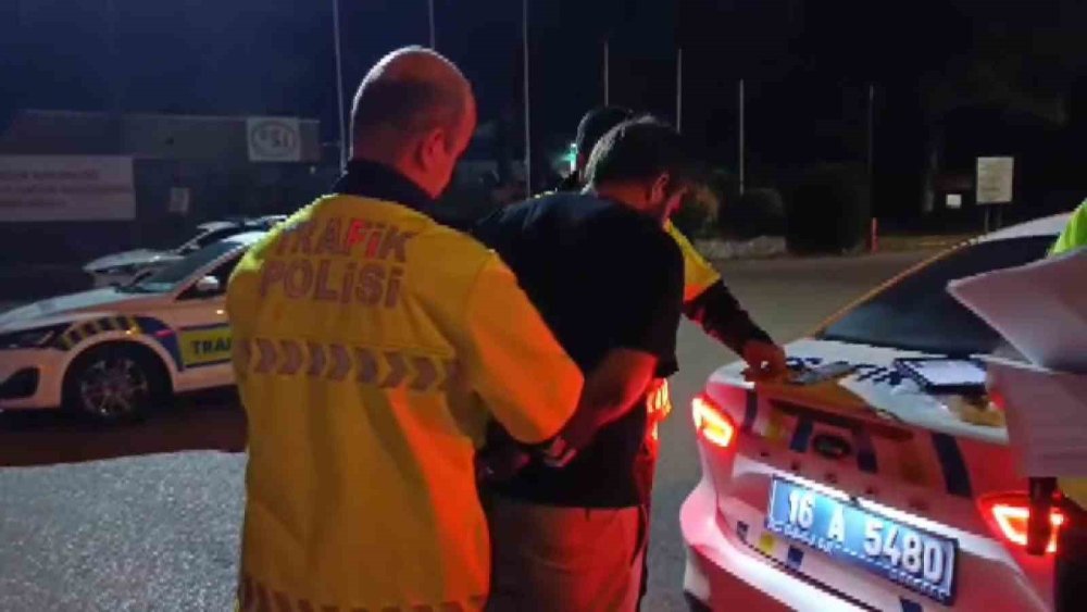 Aranması Olan Şüpheli Polis Uygulamasında Kardeşinin Kimliğini Vererek Kurtulmaya Çalıştı