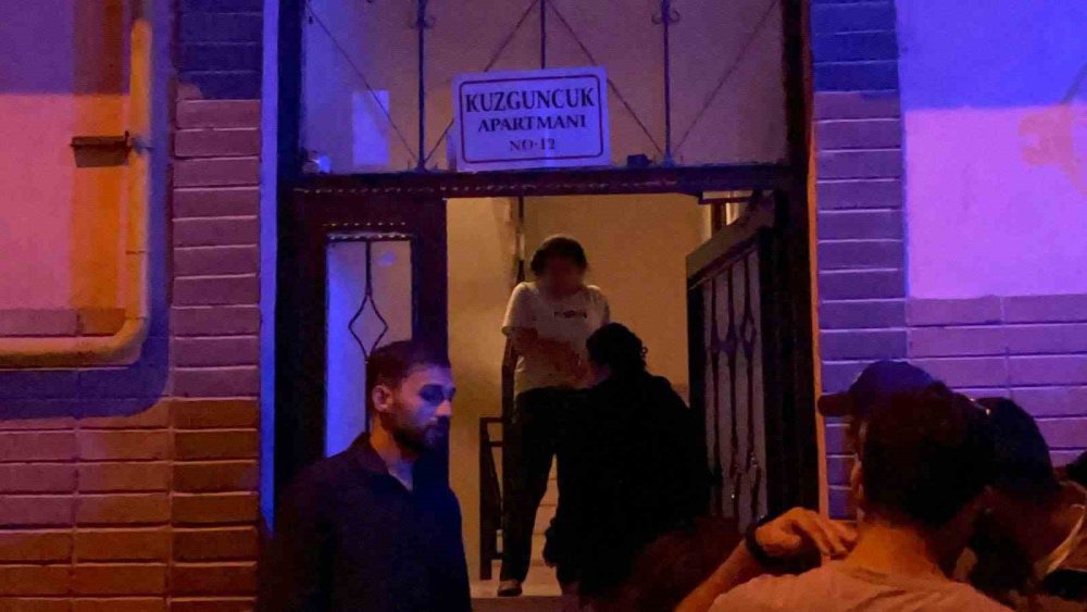 "Eski Eşim Bıçakladı" Diyen Kadının Kapısı Kırıldı, Gerçek Herkesi Şaşırttı