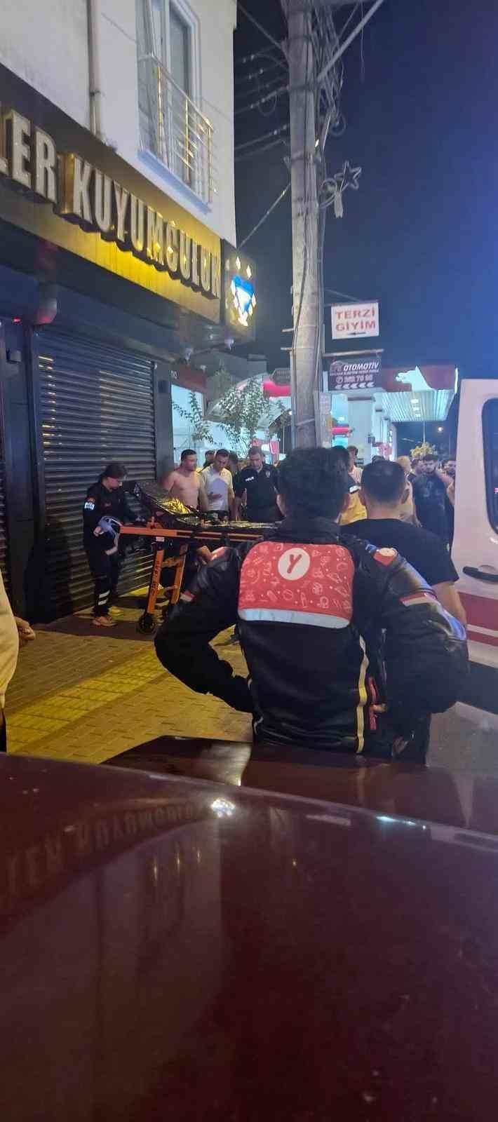 Kalabalığın Arasına Daldı, Husumetlisini Başından Vurdu