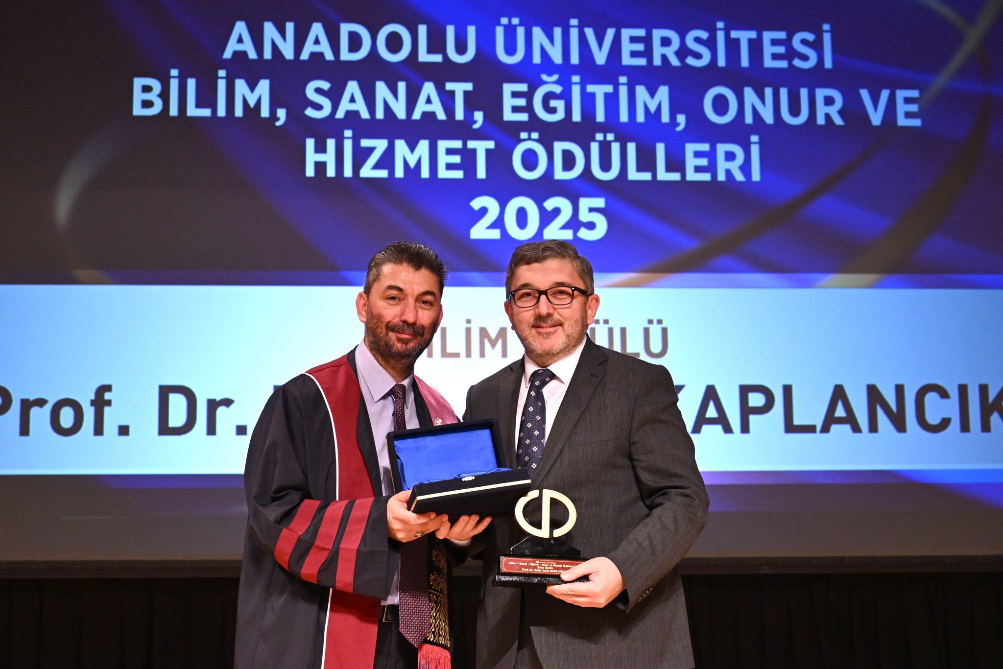rektor-kaplancikliya-bilim-odulu.jpg