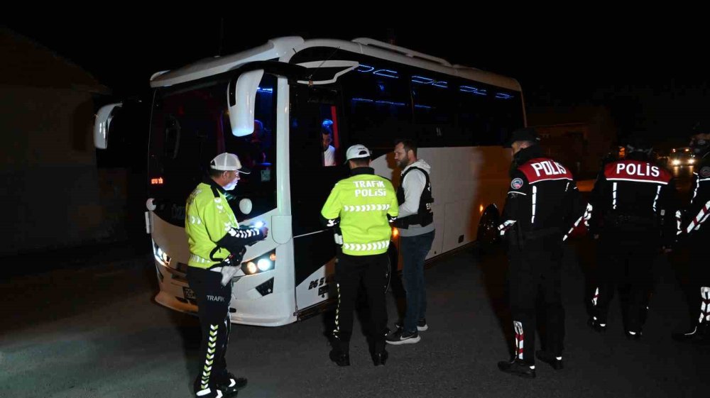 51 Polis İle Yapılan Denetimde 395 Şahıs Ve 157 Araç Sorgulandı