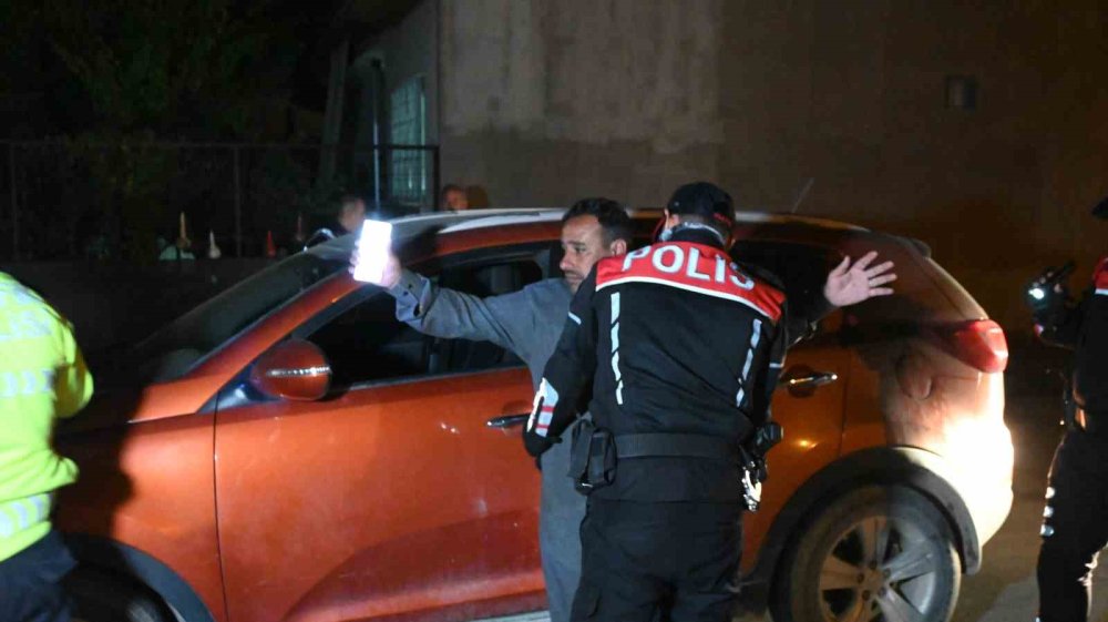 51 Polis İle Yapılan Denetimde 395 Şahıs Ve 157 Araç Sorgulandı