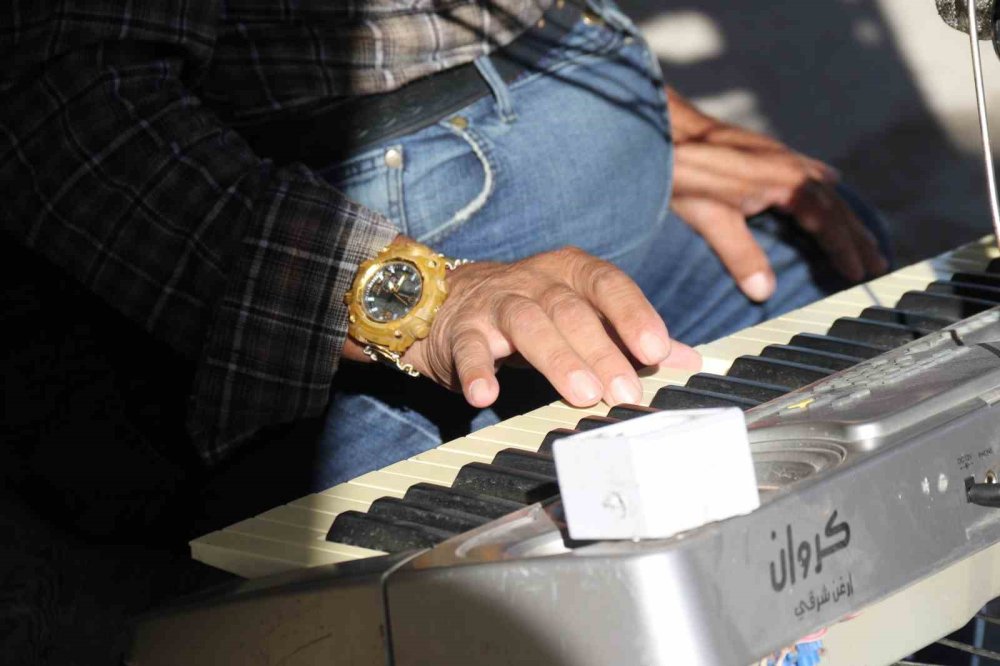 Hayatını Adadığı Orglarıyla Her Gün Tek Kişilik Konser Veriyor