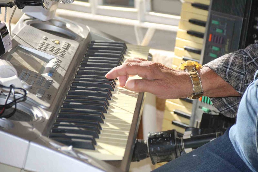 Hayatını Adadığı Orglarıyla Her Gün Tek Kişilik Konser Veriyor