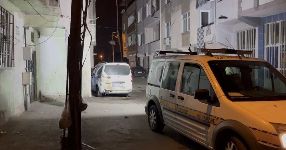 Gece Yarısı Husumetlisinin Aracını Kundakladı