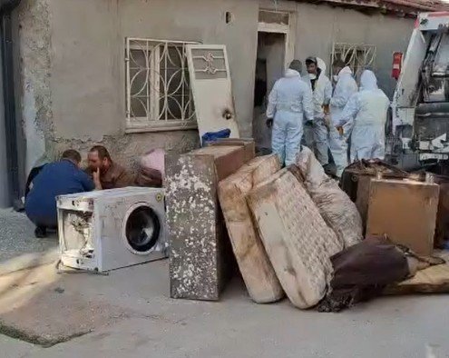 Anne Ve 2 Engelli Oğlu Bu Çöp Evde Yaşadı