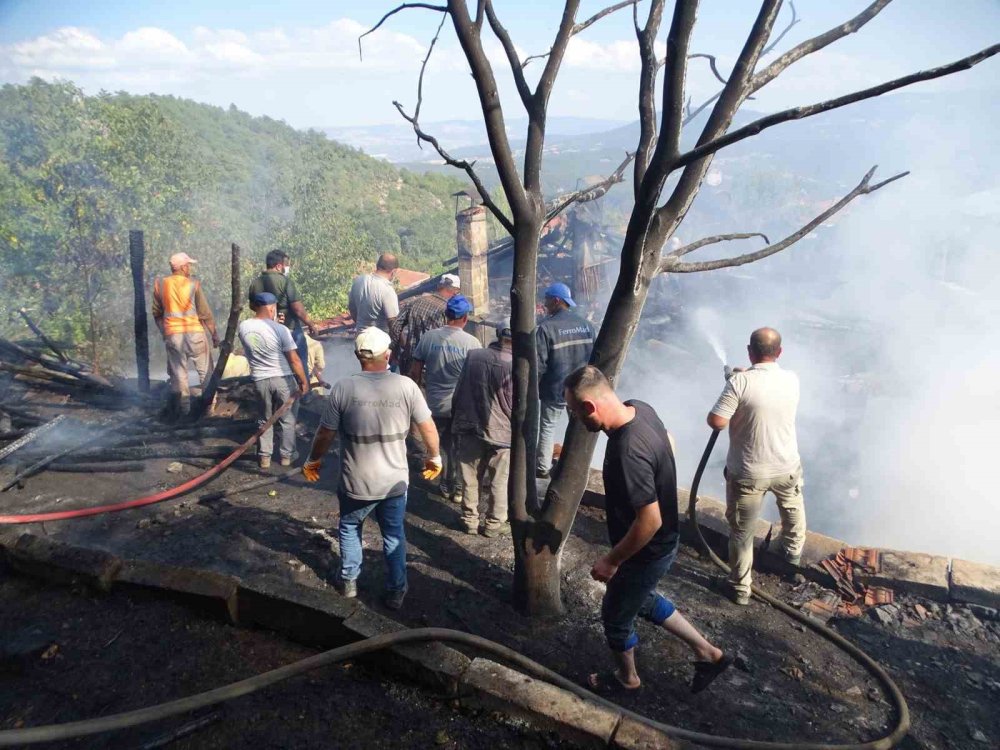 Bir Evde Çıkan Yangın Ormana Sıçramadan Söndürüldü