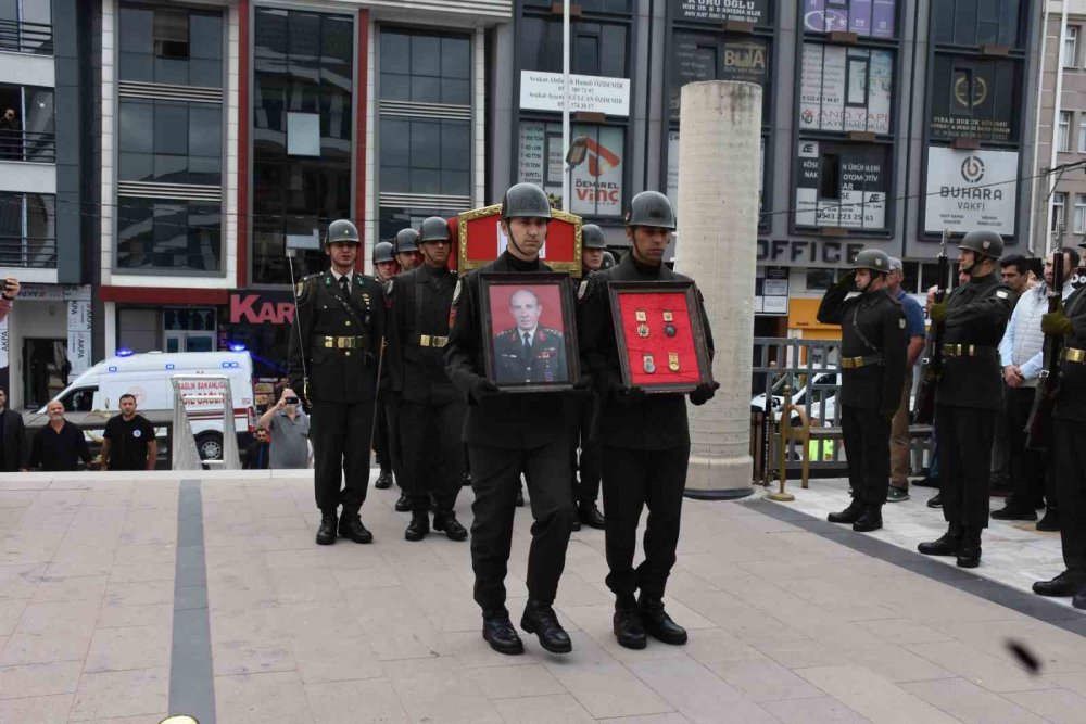 Eski Jandarma Genel Komutanı Son Yolculuğuna Uğurlandı