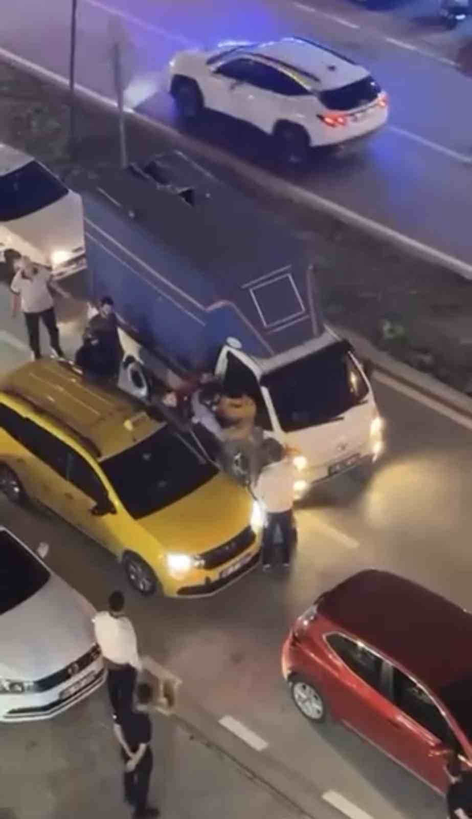 İki Sürücü Kavgaya Tutuştu