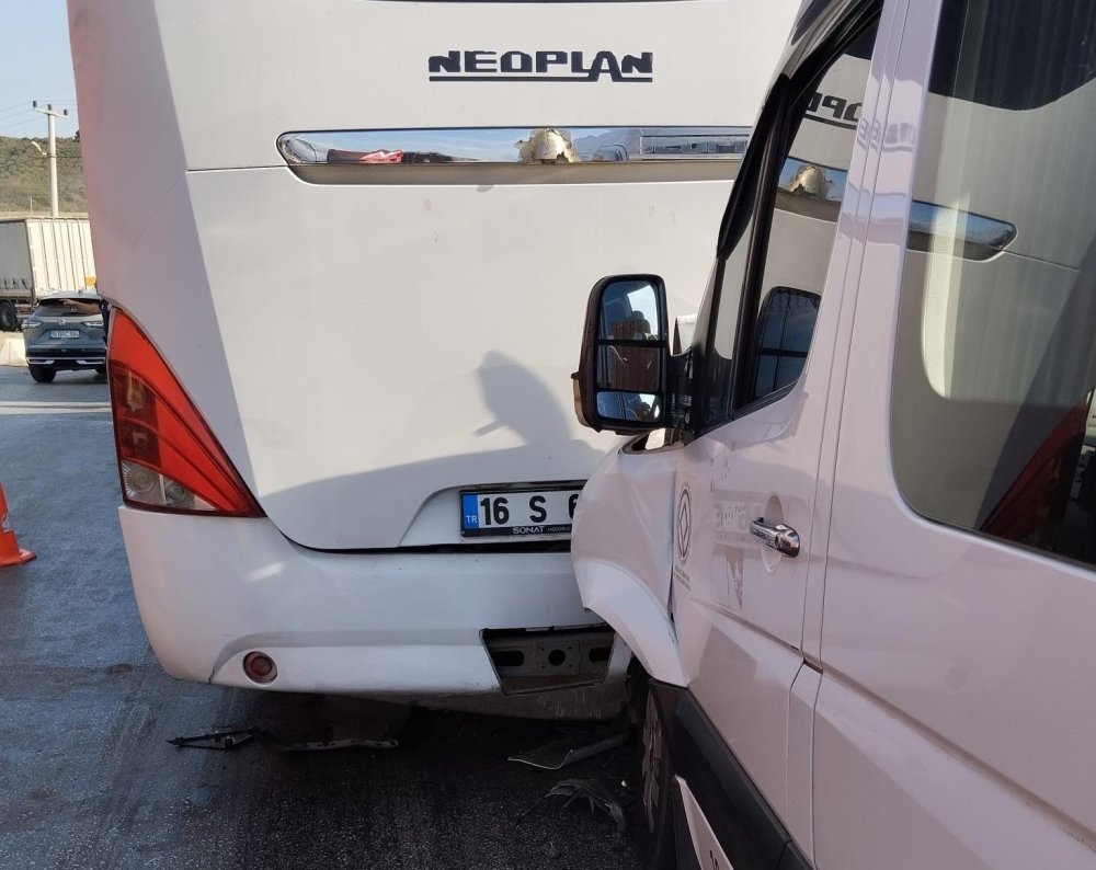 Zincirleme Kaza: 9 İşçi Yaralandı