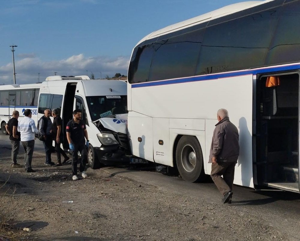 Zincirleme Kaza: 9 İşçi Yaralandı